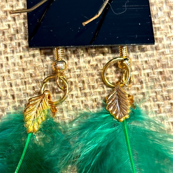 Green Feather Earrings- NWT - Hand Crafted - Picture 3 of 5